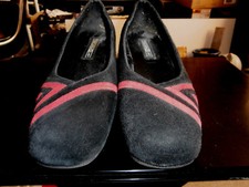Escarpins noirs avec bandes rouges - Imitation daim - Pointure 40 -TRES BON ETAT
