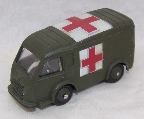 Dinky toys ambulance - toys, militaire