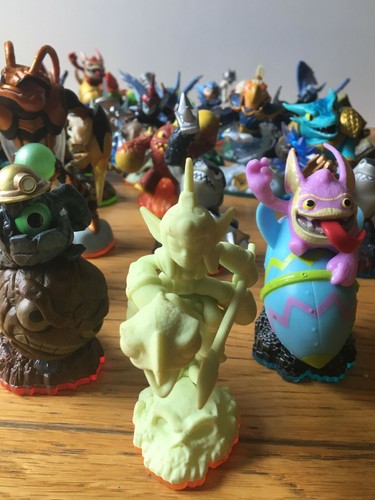 Skylanders figurines - ,