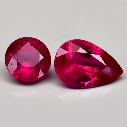 Certifié paire de - *, rubis