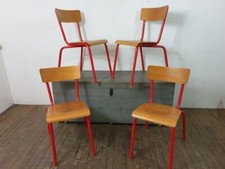 Chaises d'école vintage rouges