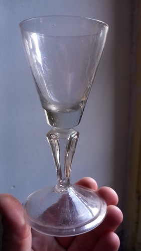 Grand verre pied faceté - grand,