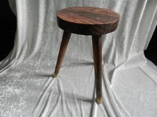 Ancien tabouret en pin tripode Vintage Charlotte Perriand ?