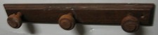 Ancien porte manteau mural bois hêtre teinté à 3 patères, vintage largeur 44 cms