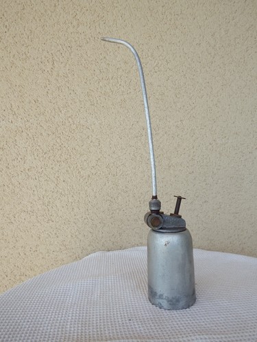 Ancienne burette huile - burette, a