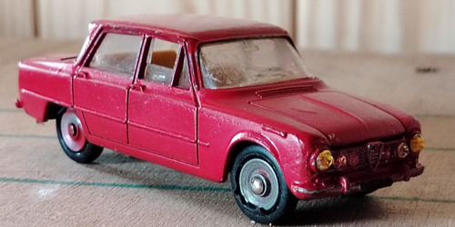 Dinky toys alfa romeo giulia - dinky,