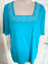 HAUT BLEU BRODERIE ENCOLURE DEVANT TAILLE 46/48 NEUF