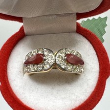 Bague vintage fantaisie bordeaux et or avec strass. Taille 51.