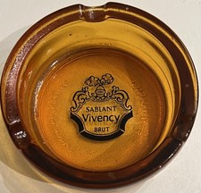 CENDRIER PUBLICITAIRE   SABLANT VIVENCY en verre ambré