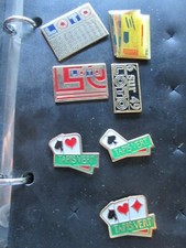  lot  7 pins , jeux hasard tapis vert et l