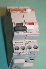  Disjoncteur Différentiel MERLIN Gerin  DT40 C10 21024 230V vigi  300mA 21451  