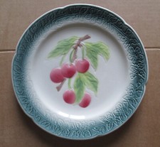 BELLE ASSIETTE BARBOTINE  SAINT CLEMENT  à décor de cerises parfait état