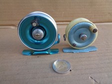 Deux ancien moulinets de pêche rivière de différente taille et marque  .