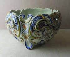 Ancien grand cache pot en céramique, décor fleurs, Rouen 1163