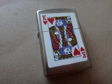 An 2021 Chrome Satiné Zippo Briquet King Of Cœur Autocollant (Jamais Utilisé)
