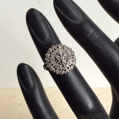 Bague fleur lys ancienne - de,