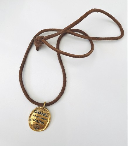 Collier médaille logo chanel - logo,