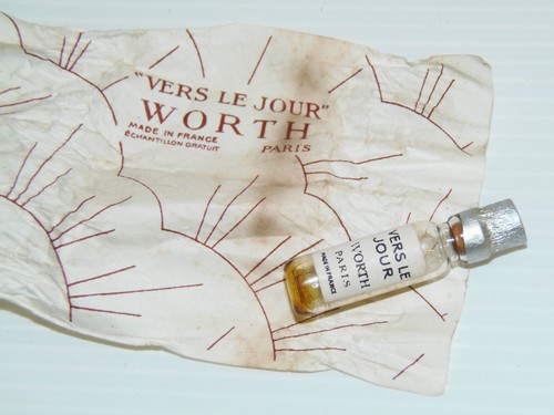 Rare echantillon vers jour - vers,