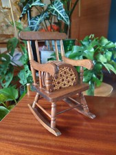 Porte dessous de verre en forme de fauteuil à bascule