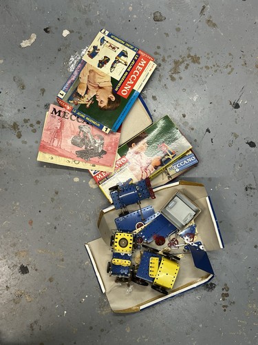 Lot pièces boîtes - et, meccano