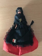 poupee folklorique  corse robe rouge