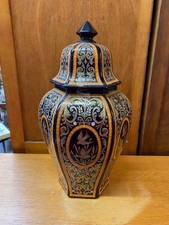 POT COUVERT EN FAIENCE FORME