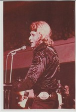 JOHNNY  HALLYDAY   N° 134  : PHOTO DE MAGAZINE  PLASTIFIEE .