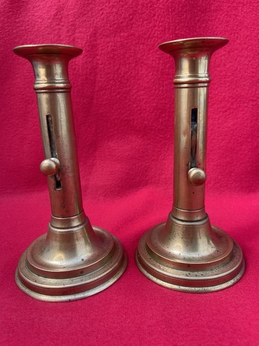 Paire bougeoirs poussoir - à,
