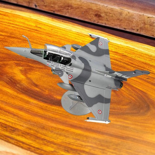 Maquette avion chasse à - de,