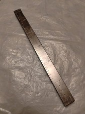 Briquet dunhill rechargeable  avec système de mesure,rare, très Bon état.