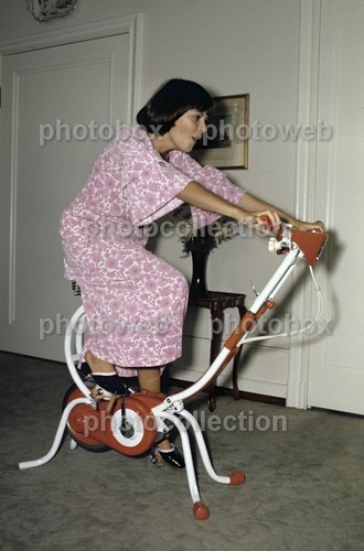 Mireille mathieu exclusive - *,