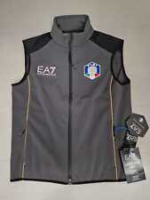 Un VESTE EA7 EMPORIO ARMANI