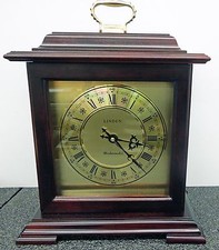 LINDEN Finition Acajou Support Horloge Avec Carillon de Westminster