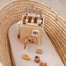 Cube d'activité en bois