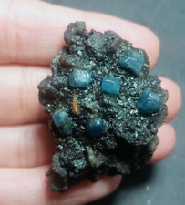 Grand saphir bleu brut, saphir