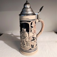 Chope à bière en grès bleu