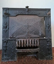 Insert de cheminée poêle en fonte style Renaissance