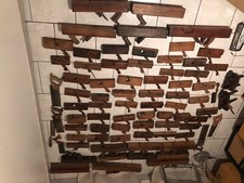 LOT D’ANCIENS RABOTS / VARLOPES EN BOIS 70 PIECES