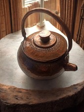 Petite théière ancienne en