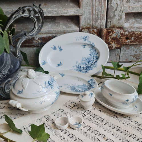 Ancienne petite dinette - ancienne, terre