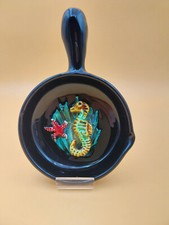 Plat poelons céramique barbotine vallauris trompe oeil kitch hypocampe