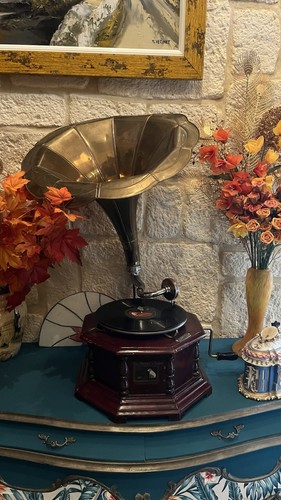 Gramophone octogonal avec