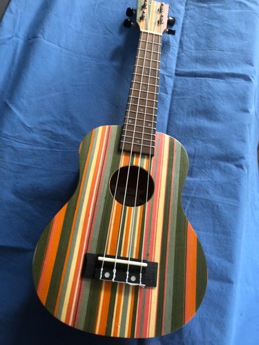 Ukulélé design coloré - -,