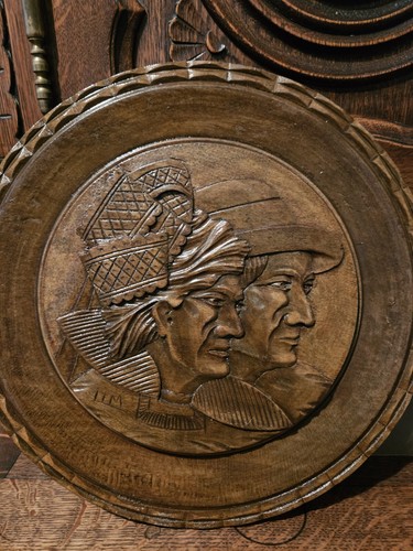 Assiette bretonne bois femme - assiette,