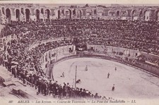 CPA ARLES LES ARENES COURSE DE