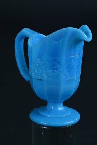 Ancien petit pichet opaline - ,