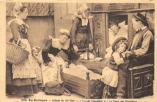 BRETAGNE - Auteur du lit clos "Fest ar commères" -  La visite des Commères