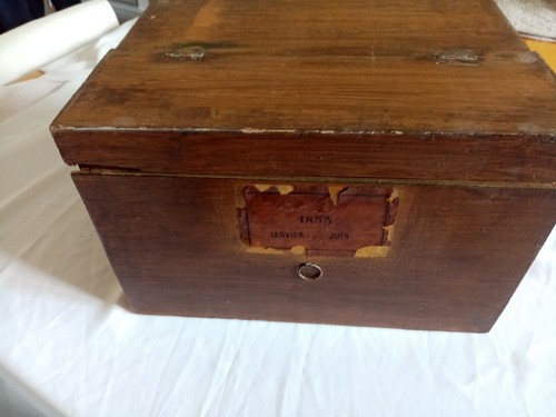 Boîte courrier ancienne - boîte,