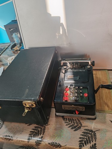 Ancienne machine calculer - ancienne,