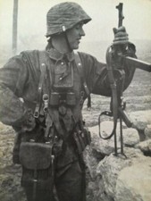 WW2 - Soldat allemand sur le front de l'Est avec un  MP 40